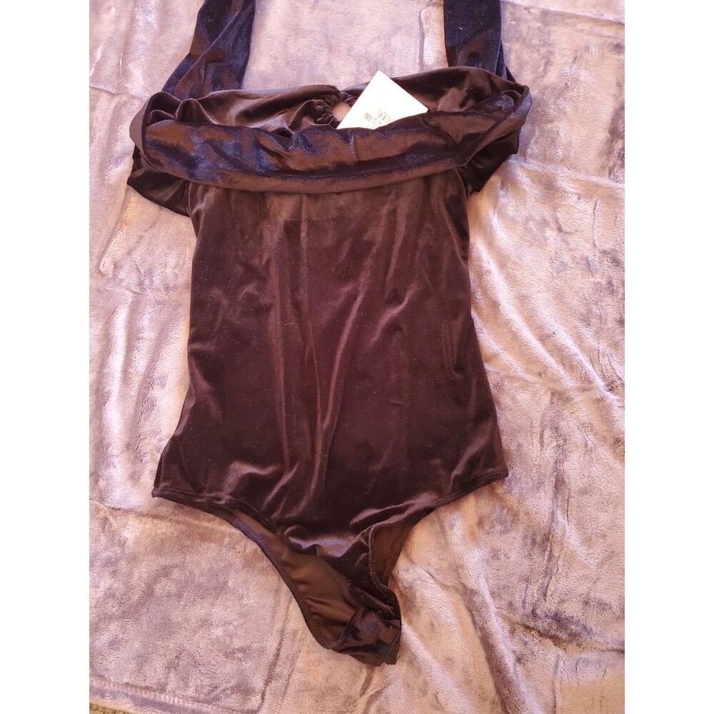 Glamorous Women's Black Velvet Body Suit NWT Xtra Small Revolve Off Shoulder - Picture 9 of 13